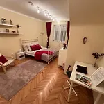 Downtown Hideaway Apartment *